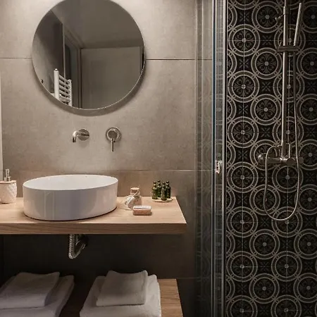 Villa Viatzo - Eclectic With Heated Saltwater Pools