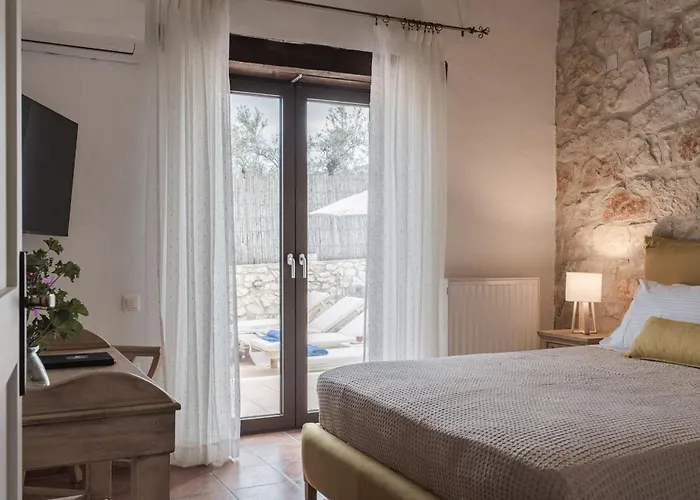 Villa Viatzo - Eclectic With Heated Saltwater Pools *