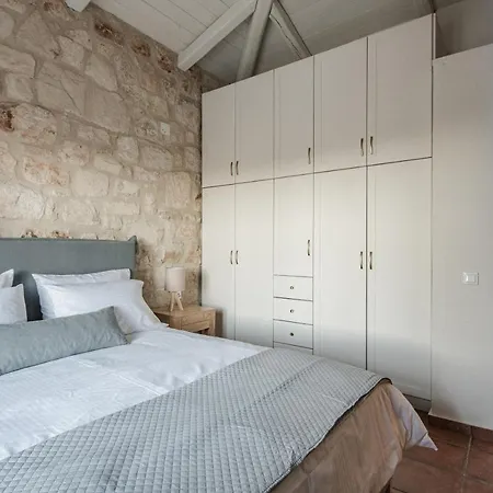Вилла Viatzo - Eclectic With Heated Saltwater Pools *