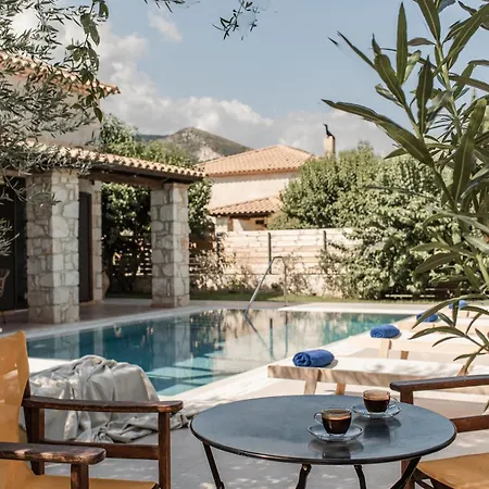 Villa Viatzo - Eclectic With Heated Saltwater Pools Mouzákion