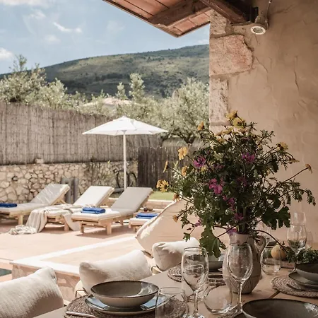 Villa Viatzo - Eclectic With Heated Saltwater Pools *