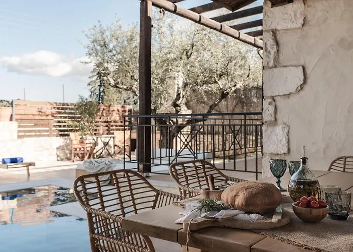 Villa Viatzo - Eclectic With Heated Saltwater Pools