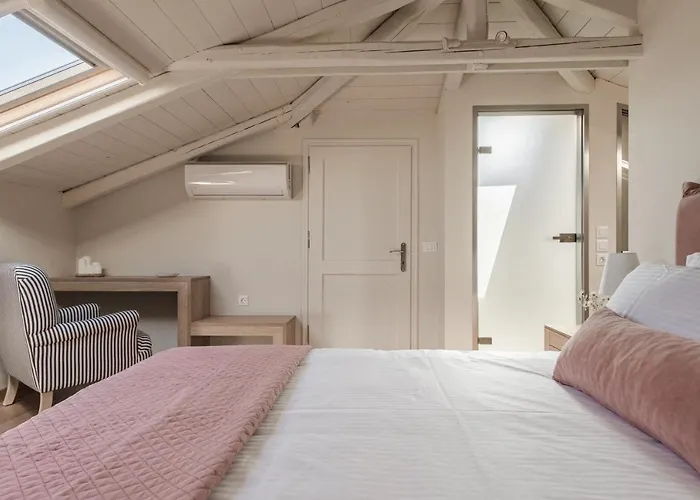 Villa Viatzo - Eclectic With Heated Saltwater Pools Mouzákion