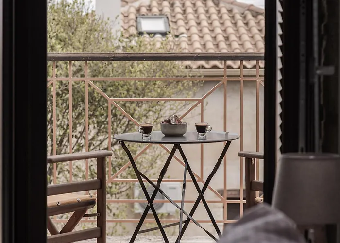 Villa Viatzo - Eclectic With Heated Saltwater Pools Mouzákion